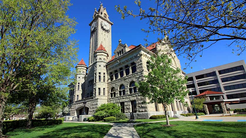 Courthouse In Bowling Green, OH. Bowling Green, Ohio Alcohol/Drug Rehab & Treatment Programs