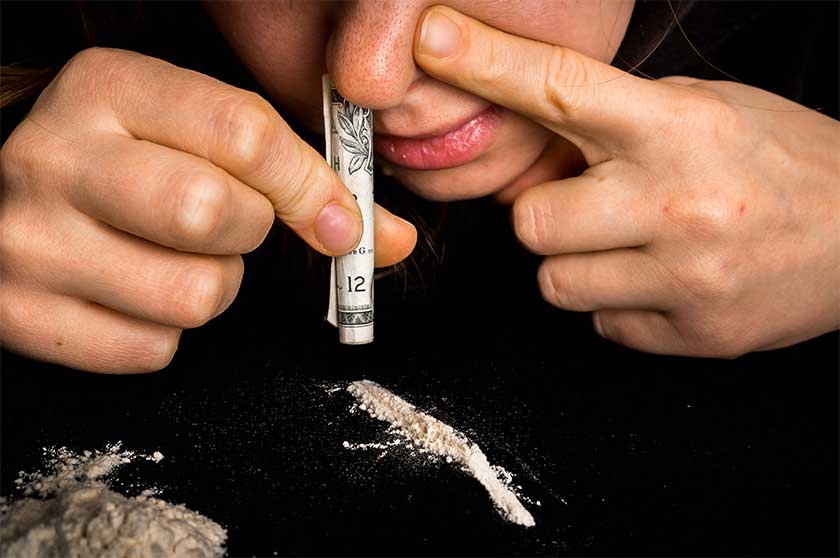 Woman Snorting Heroin Powder-Snorting Heroin | Effects & Dangers Of Heroin Insufflation