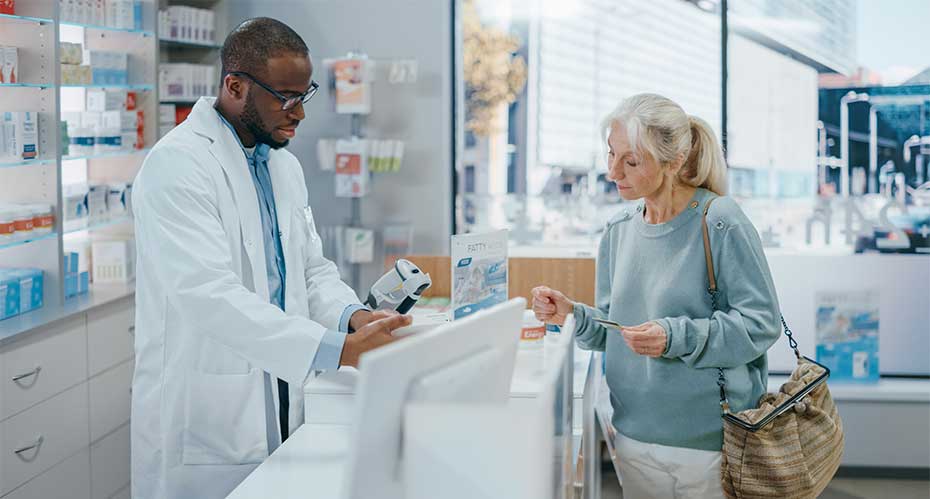 Pharmacist Talking To Customer-Understanding Opioid Prescribing Guidelines In Ohio