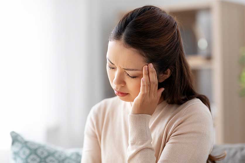 Woman Struggling With Mental Health-Bipolar Disorder & Alcoholism | Symptoms & Treatment