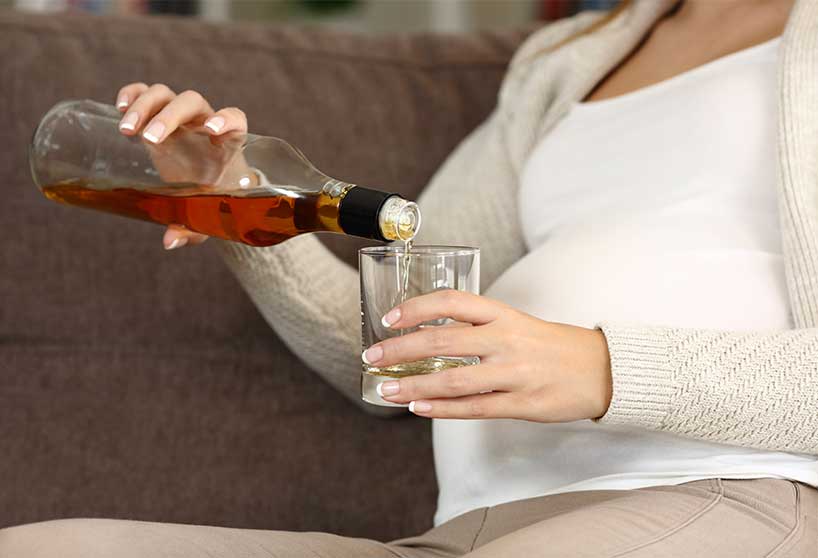 Pregnant Woman Drinking Alcohol-Binge Drinking In Early Pregnancy | Effects & Dangers